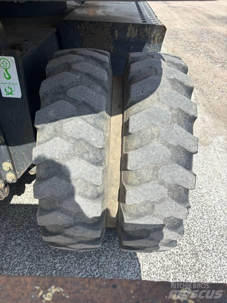 Komatsu PW 160 Lastik tekerli ekskavatörler