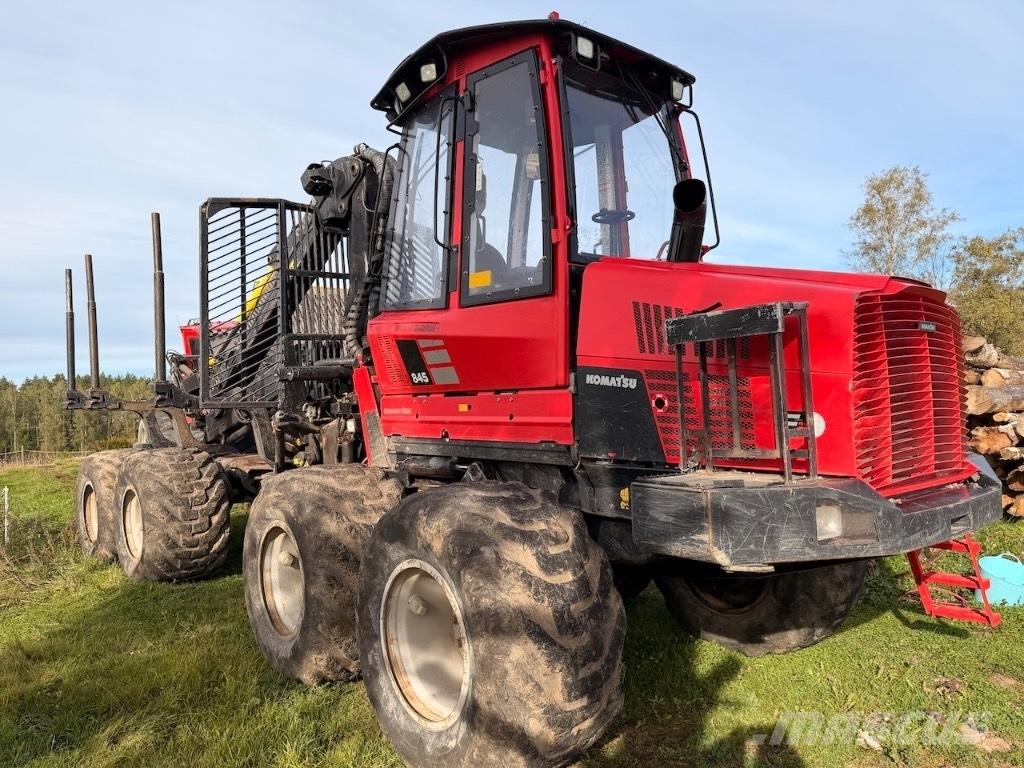 Komatsu 845 Tomruk yükleyici traktörler