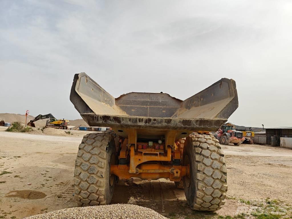 CAT 740B Belden kirma kaya kamyonu