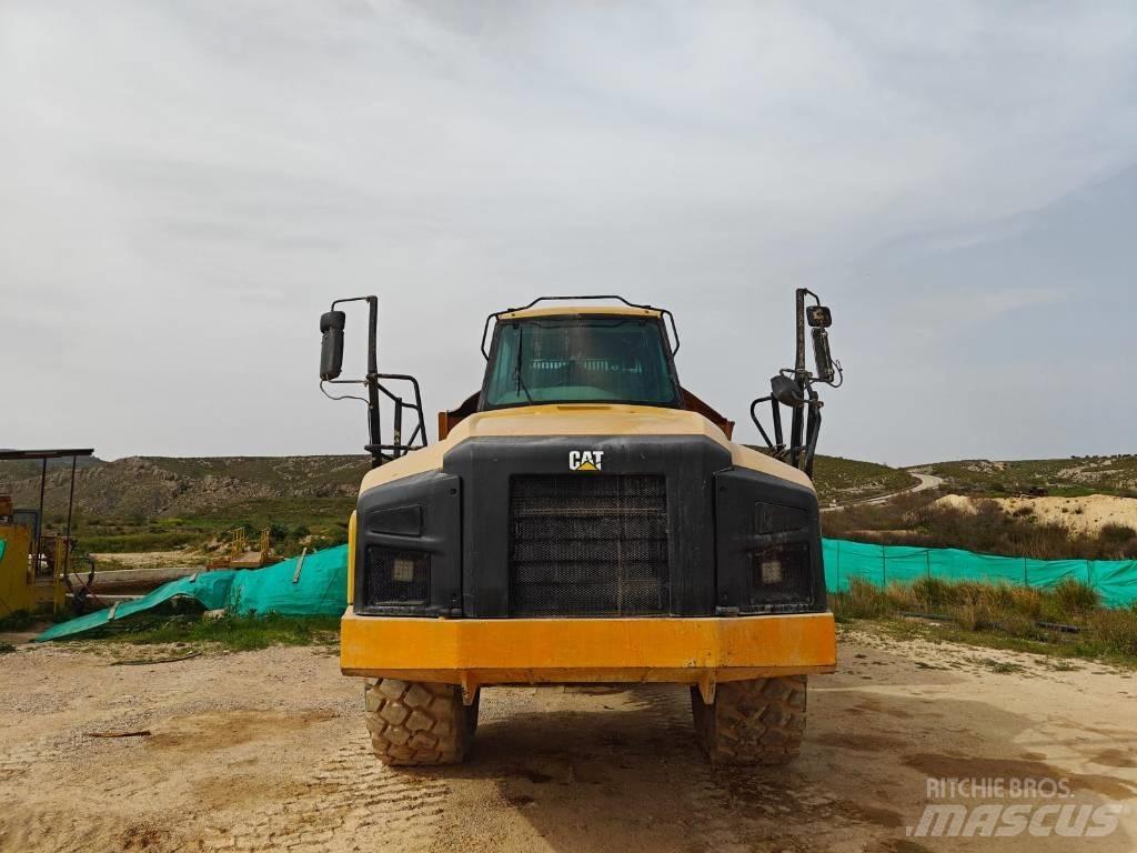 CAT 740B Belden kirma kaya kamyonu