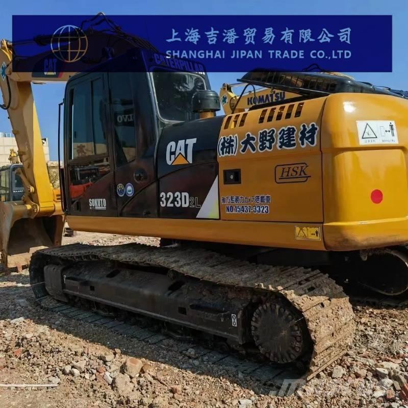 CAT 323 D Paletli ekskavatörler