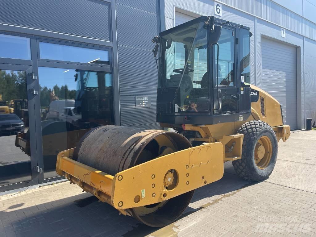 CAT CS44 Tek tamburlu silindirler