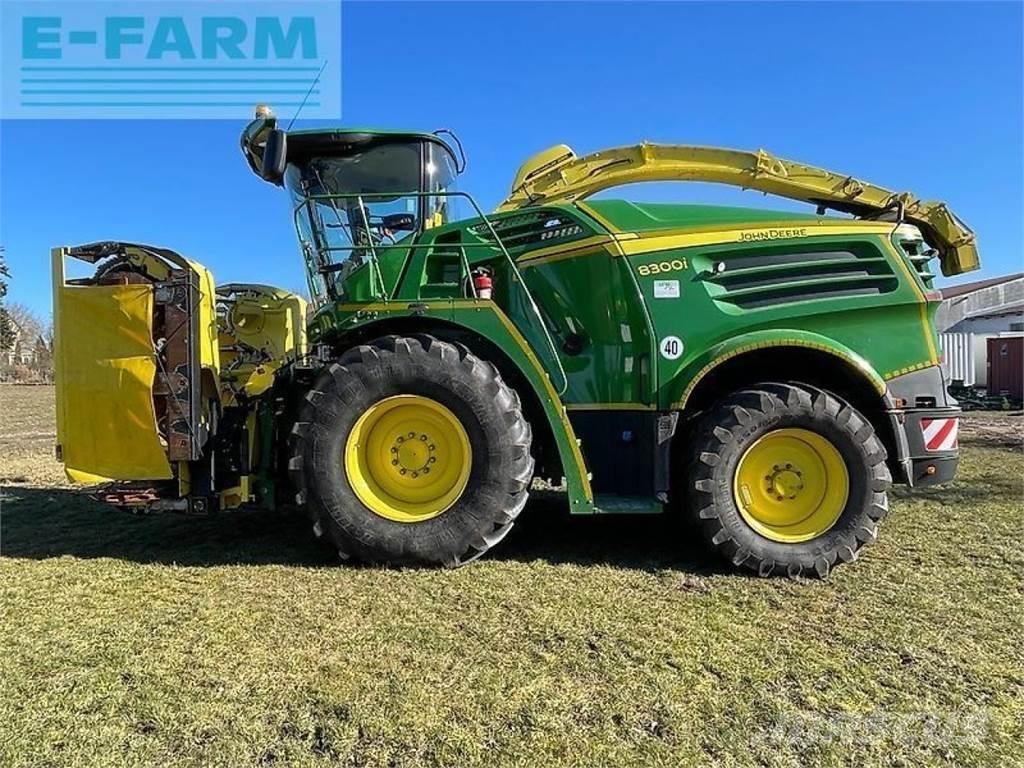 John Deere 8300 Kendi yürür silaj makinalari