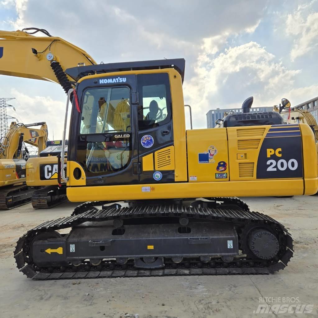 Komatsu PC 200-8 Paletli ekskavatörler