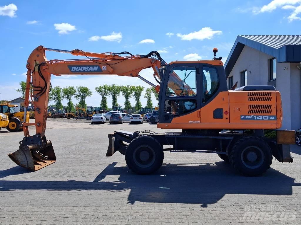 Doosan DX 140 W-3 Lastik tekerli ekskavatörler