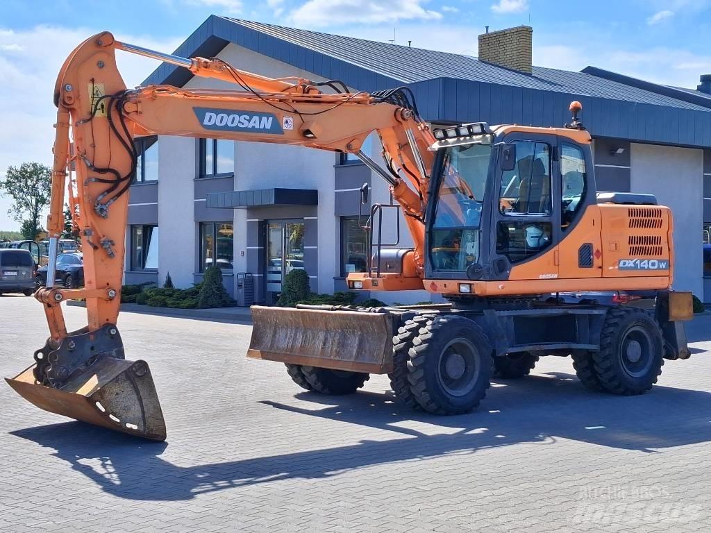 Doosan DX 140 W-3 Lastik tekerli ekskavatörler