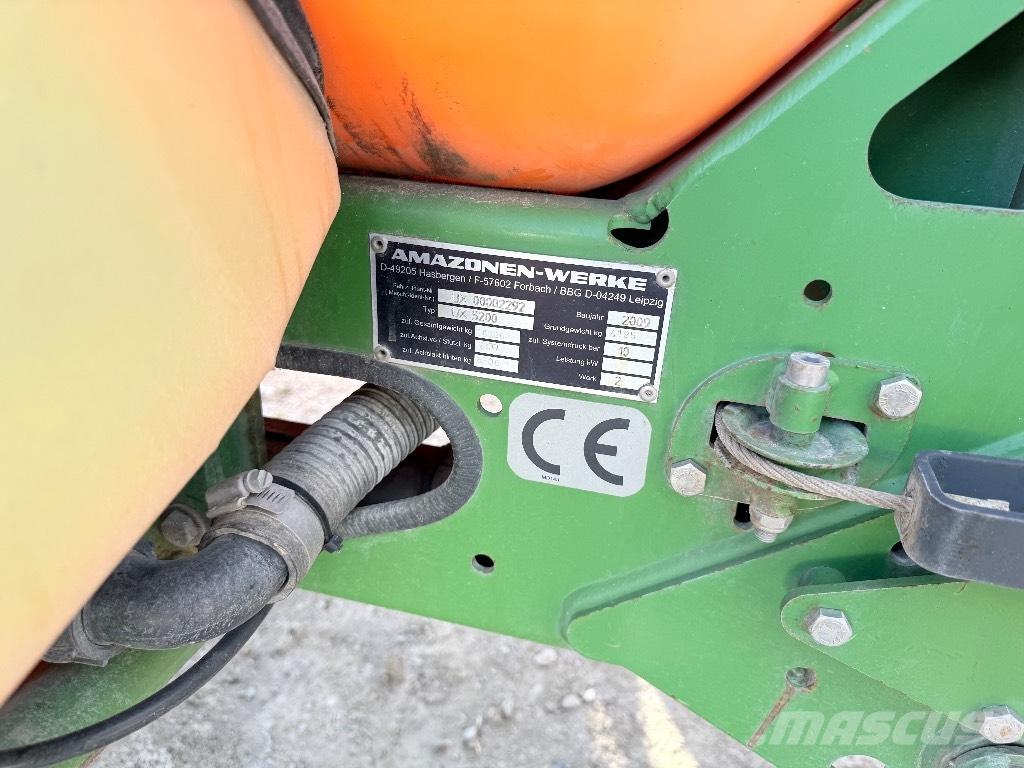 Amazone UX 5200 36m Çekilir pülverizatörler