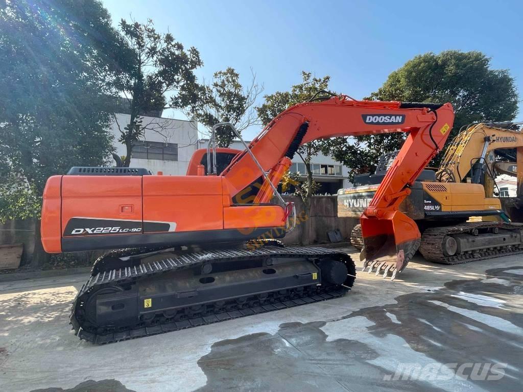 Doosan DX 225 LC Paletli ekskavatörler