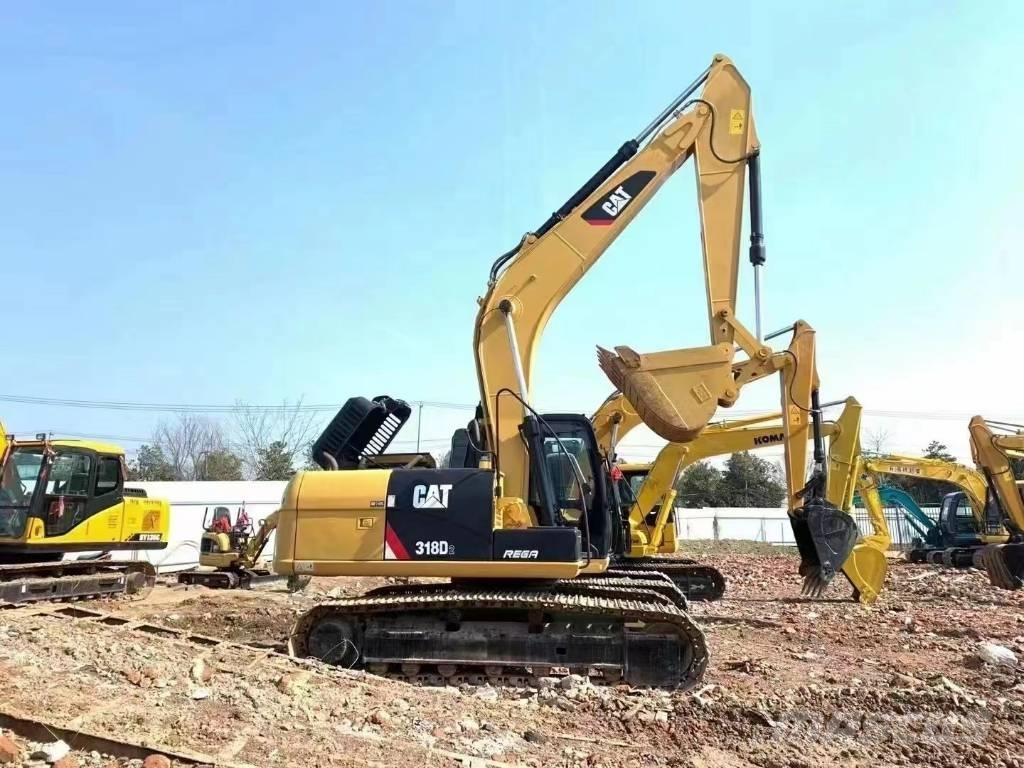 CAT CAT318D Paletli ekskavatörler