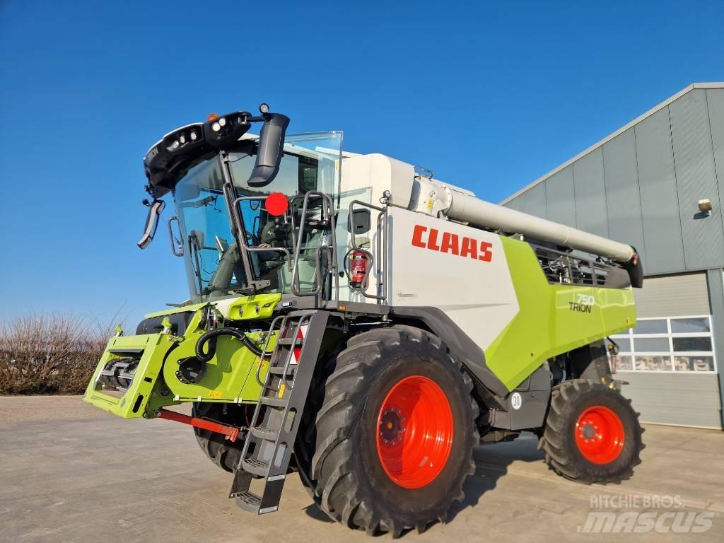 CLAAS Trion 750 Biçerdöverler