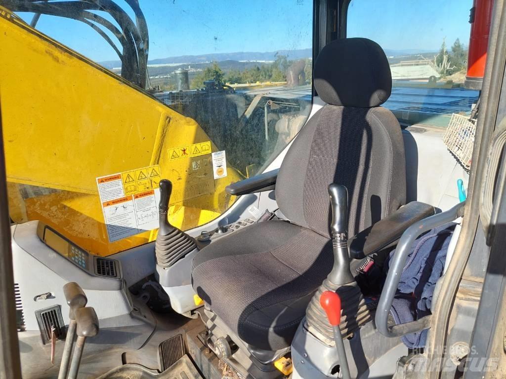 Komatsu PC 228 LC-3 Paletli ekskavatörler