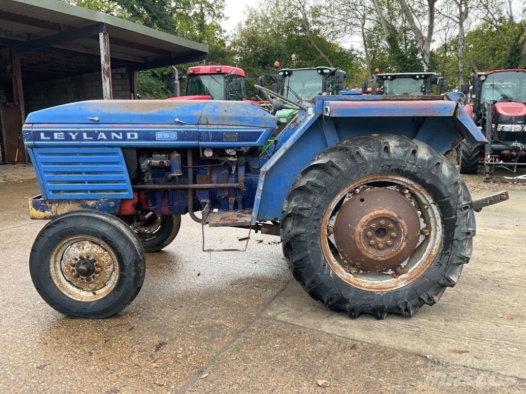 Leyland 253 Traktörler