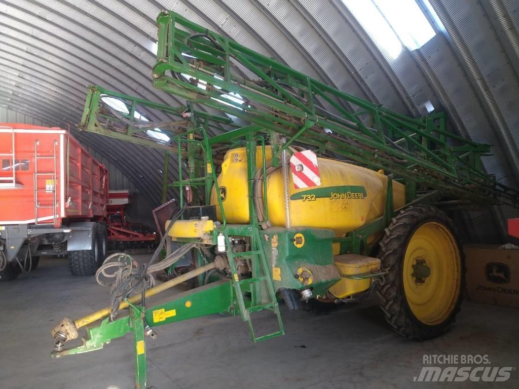 John Deere 732 Çekilir pülverizatörler