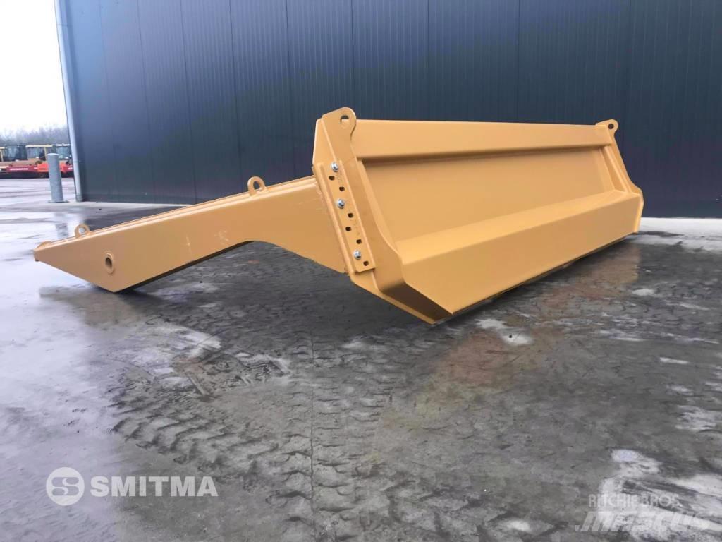 CAT 745 Arka kapaklar