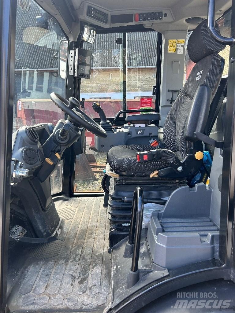 CAT 906 Tekerlekli yükleyiciler