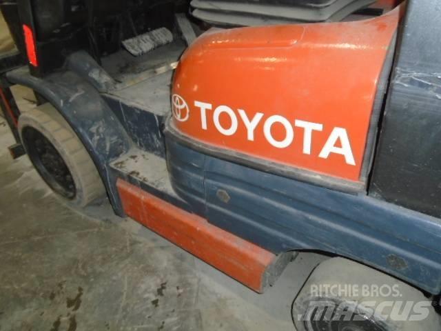 Toyota 52-6 FG U 30 Arazi tipi forklift