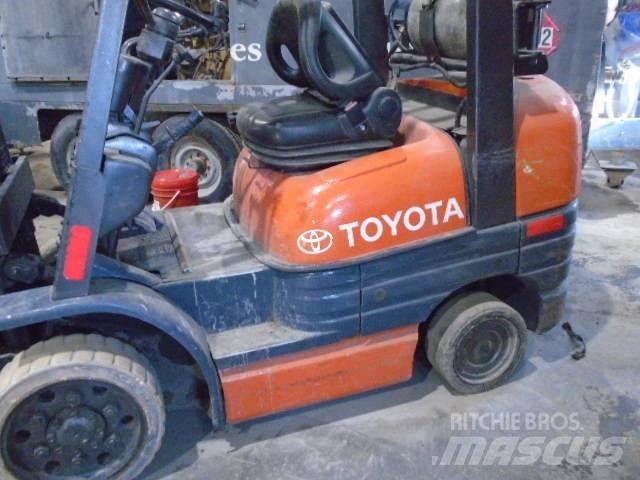 Toyota 52-6 FG U 30 Arazi tipi forklift