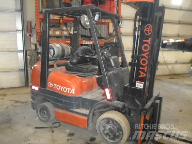 Toyota 52-6 FG U 30 Arazi tipi forklift