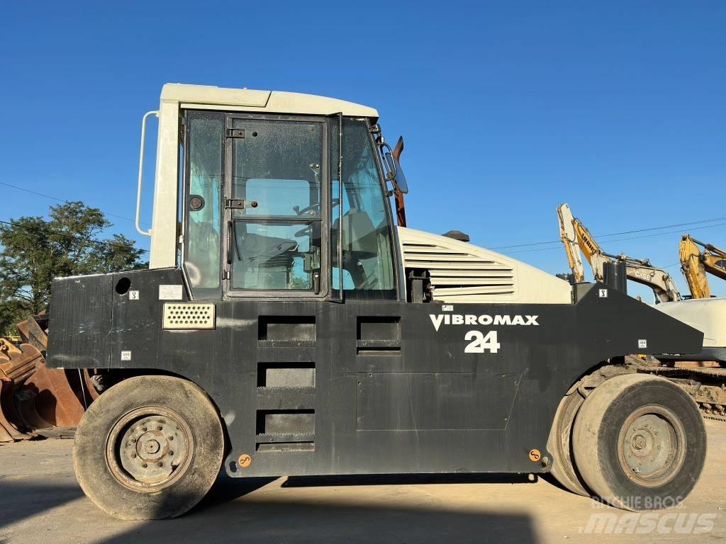 Vibromax W2400 Pnömatik lastikli silindirler