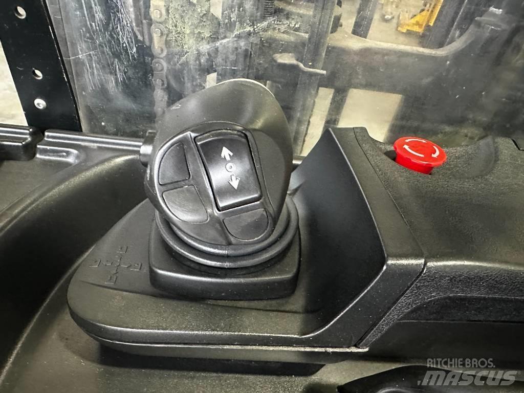 Yale MR16 Reach truck - depo içi istif araçları
