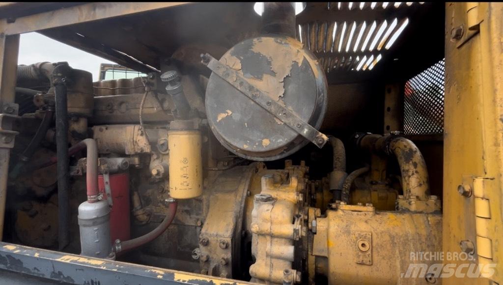 CAT 215 Paletli ekskavatörler