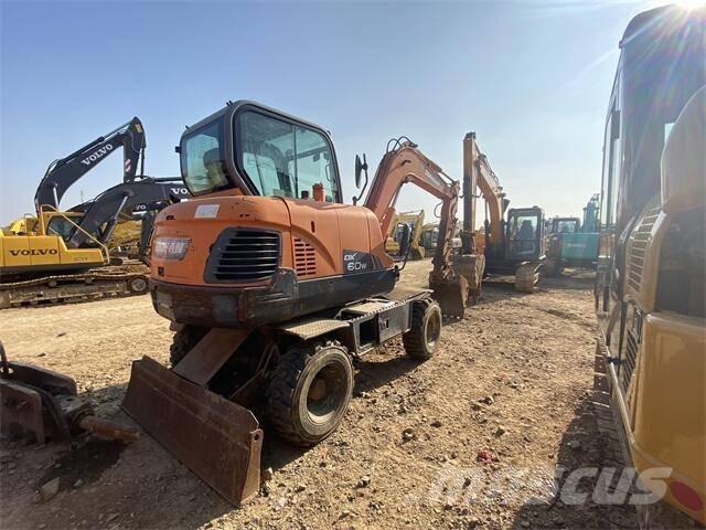 Doosan DX60W Lastik tekerli ekskavatörler