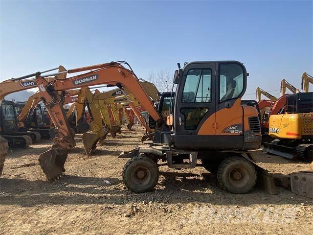 Doosan DX60W Lastik tekerli ekskavatörler
