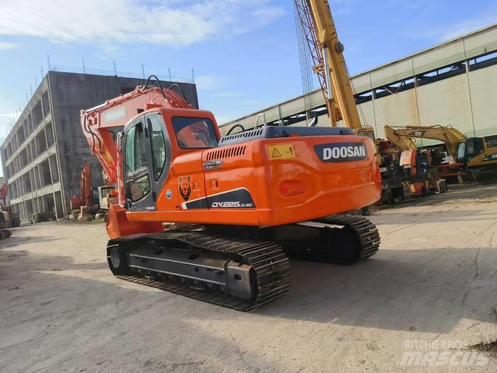 Doosan DX 225 Paletli ekskavatörler