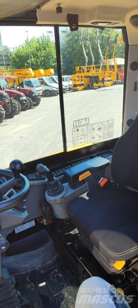 JCB Hydradig Lastik tekerli ekskavatörler