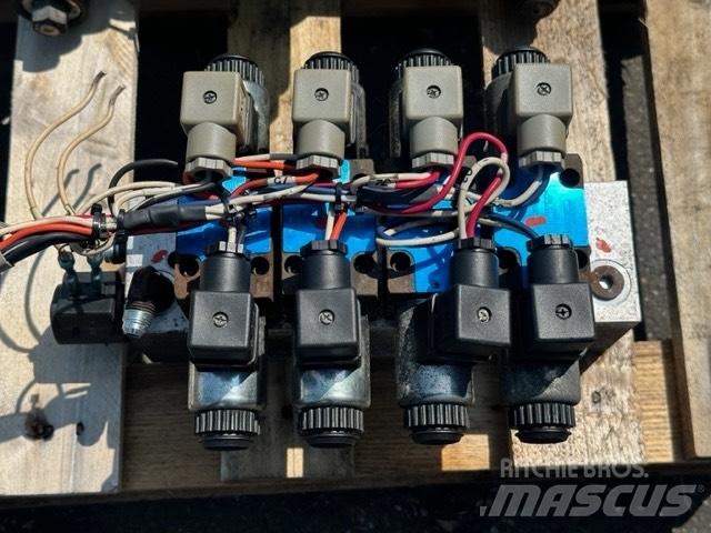 SkyJack SJ 8831 Makasli platformlar