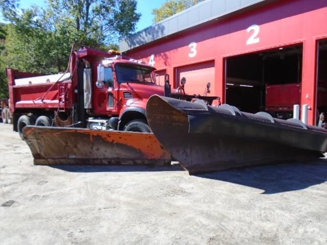 Mack CV 713 Kar küreme biçaklari