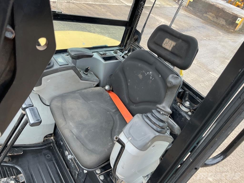 CAT 302.7 D CR Mini ekskavatörler, 7 tona dek