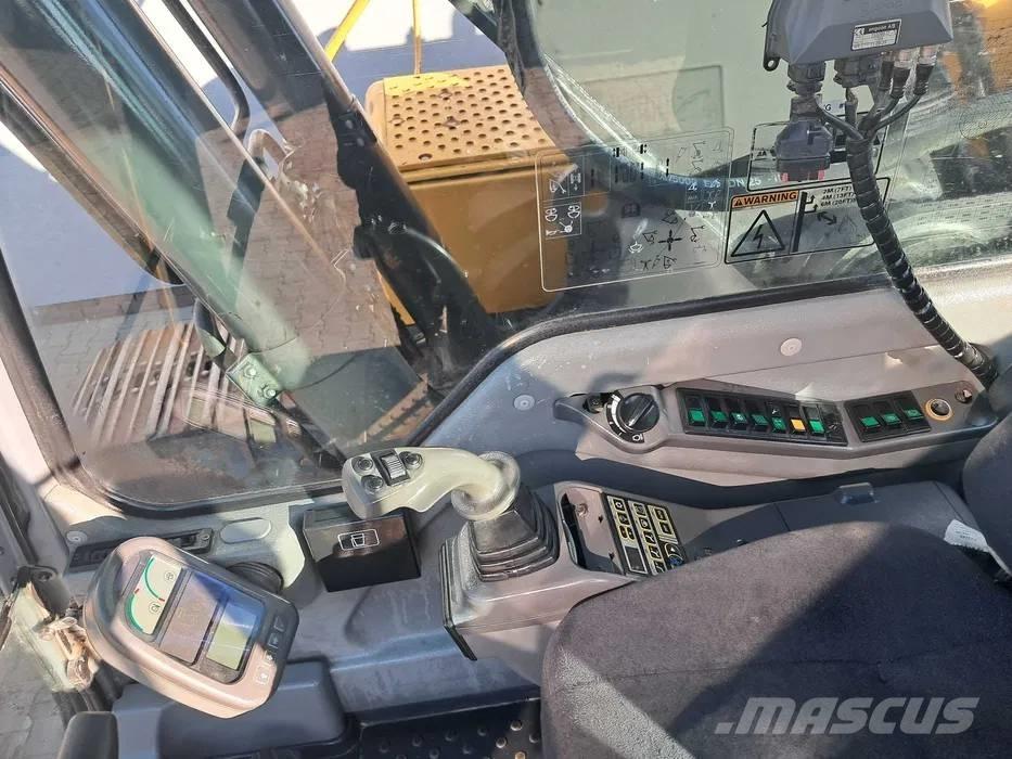 Volvo EC 240 B LC Paletli ekskavatörler