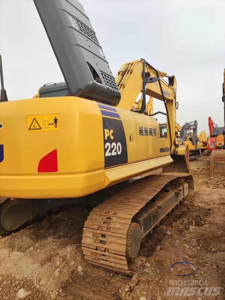 Komatsu PC220 Paletli ekskavatörler