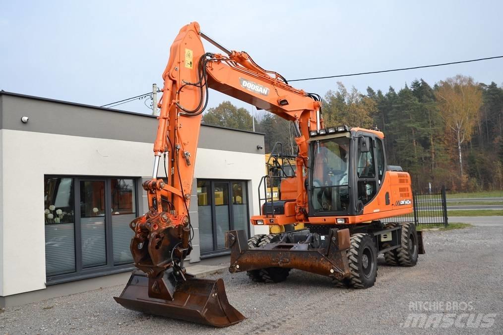 Doosan DX 140 W Lastik tekerli ekskavatörler