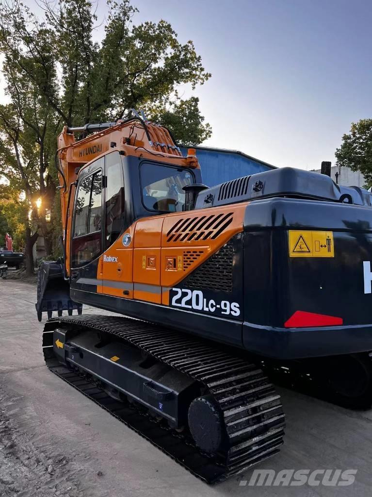 Hyundai 220 LC -9S Paletli ekskavatörler