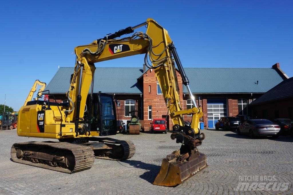 CAT 320 FL Paletli ekskavatörler