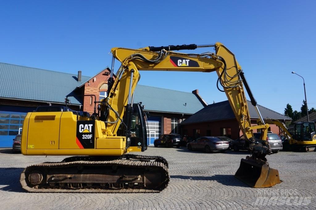 CAT 320 FL Paletli ekskavatörler