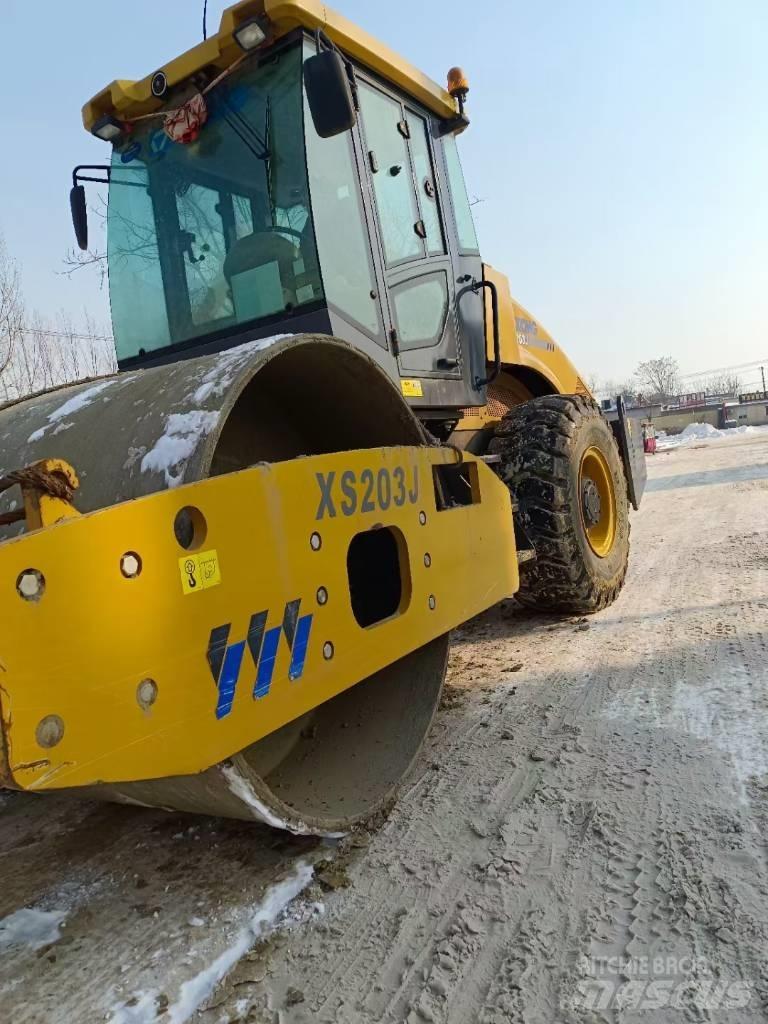 XCMG XS 143J Tek tamburlu silindirler