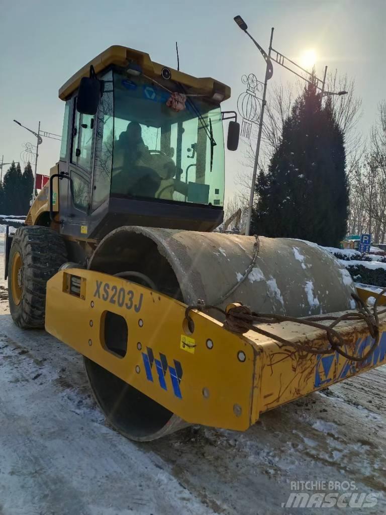 XCMG XS 143J Tek tamburlu silindirler