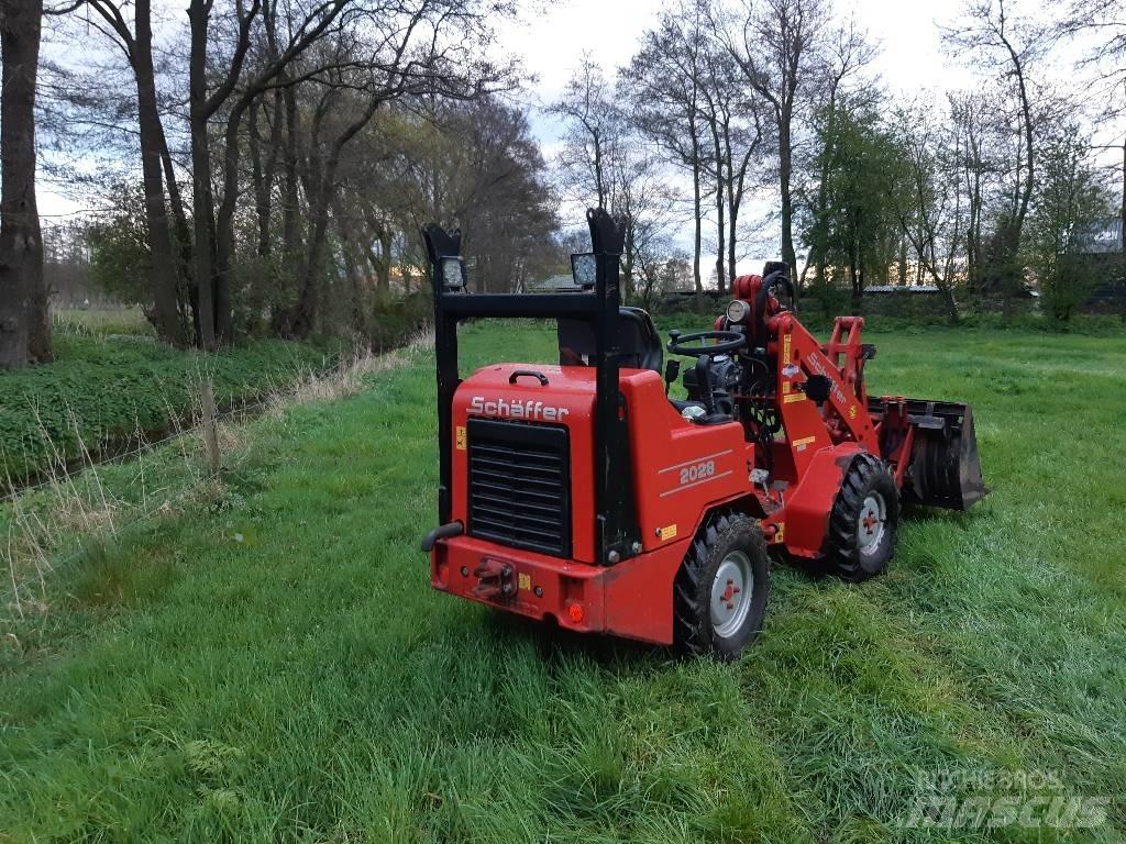 Schäffer 2028 Mini yükleyiciler