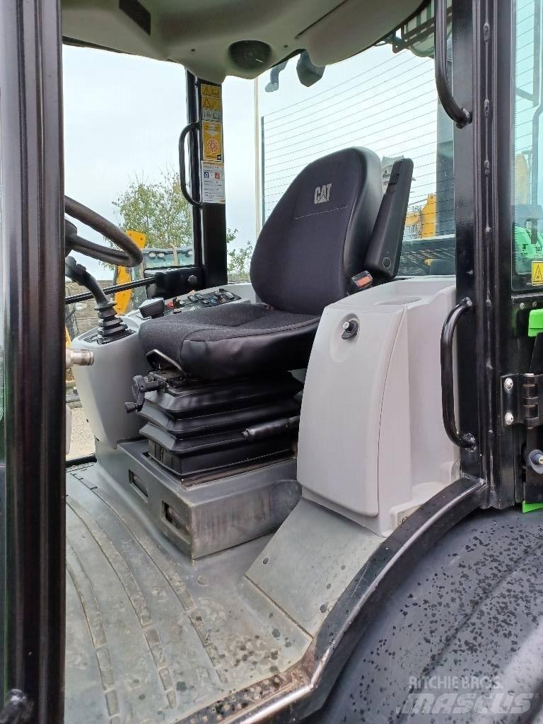 CAT 906M Tekerlekli yükleyiciler