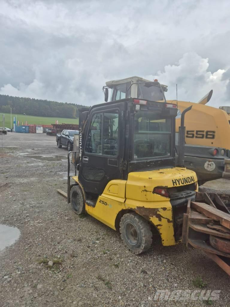 Hyundai 25 D-9 Dizel forkliftler