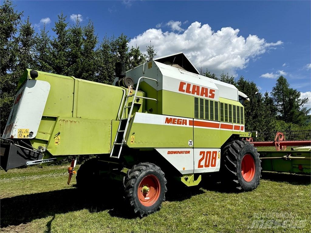 CLAAS Mega 208 Biçerdöverler