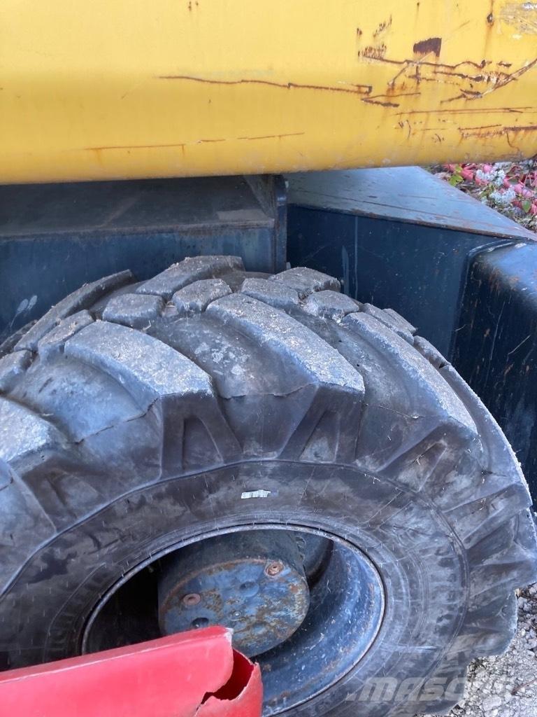 Komatsu PW 140-7 Lastik tekerli ekskavatörler
