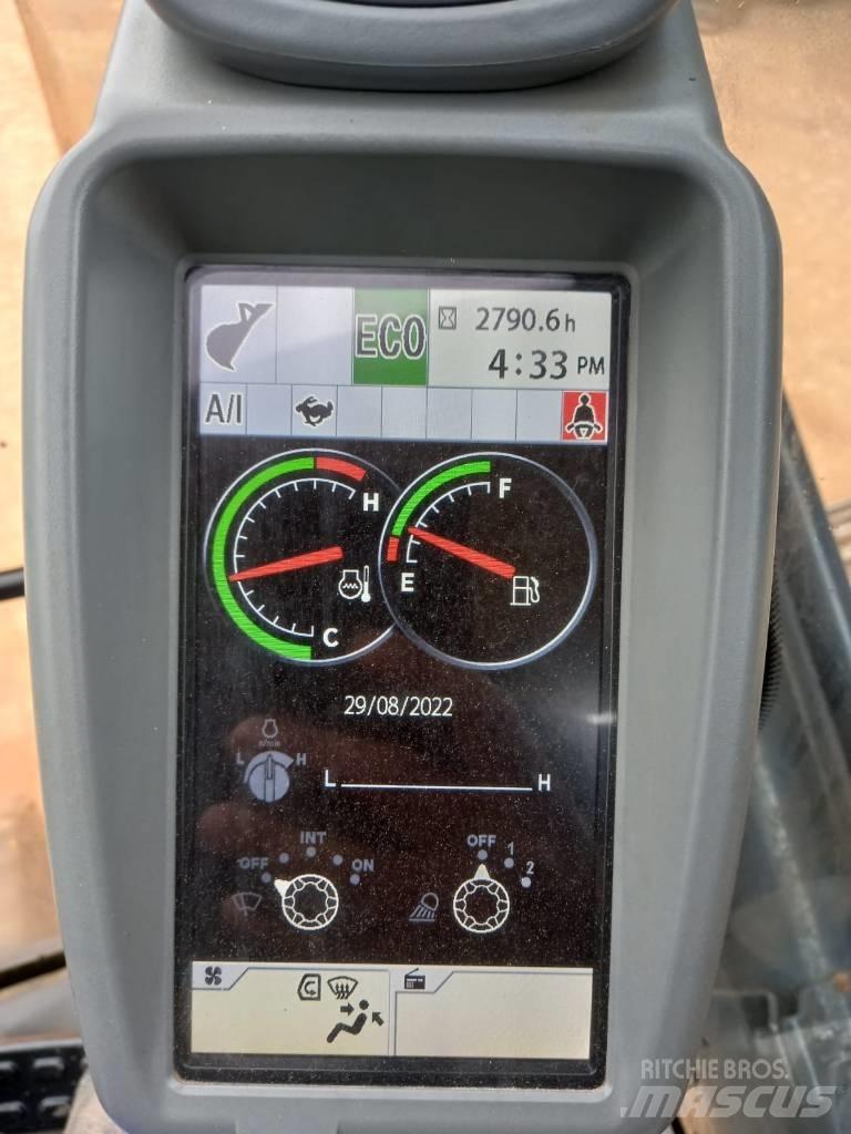 DEERE 210G Paletli ekskavatörler