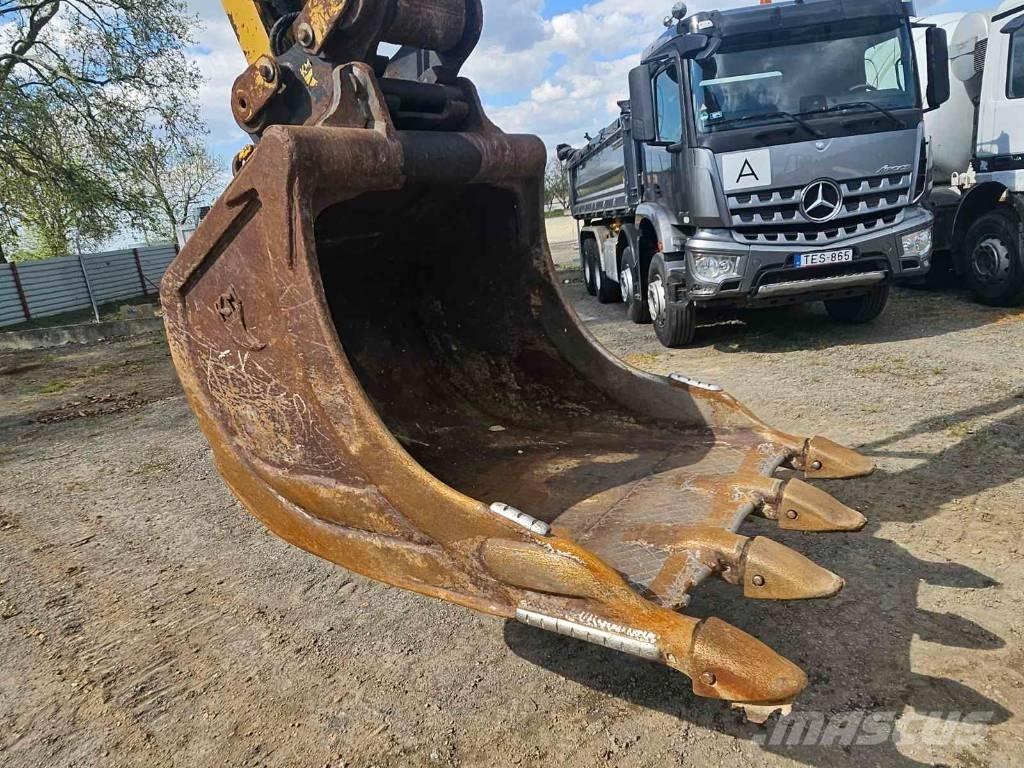 CAT 326 F L Paletli ekskavatörler
