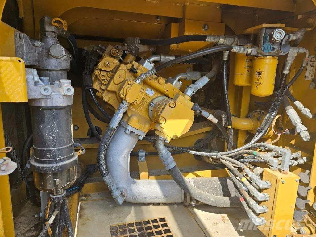CAT 326 F L Paletli ekskavatörler