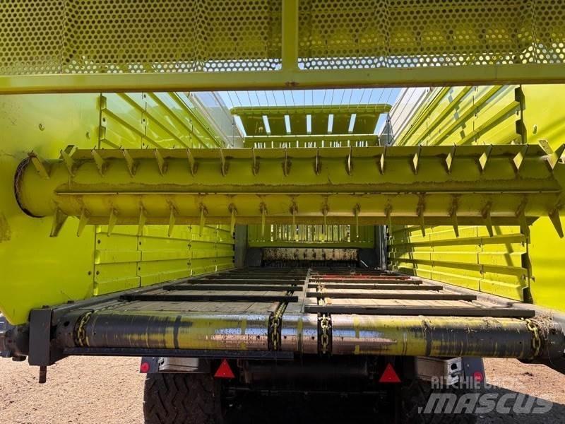 CLAAS Quantum 4700 Kendi yükler römorklar