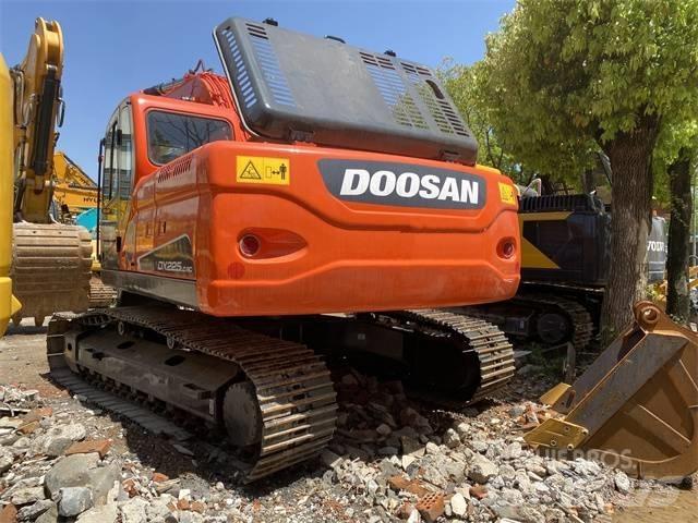 Doosan DX 225 LC Paletli ekskavatörler